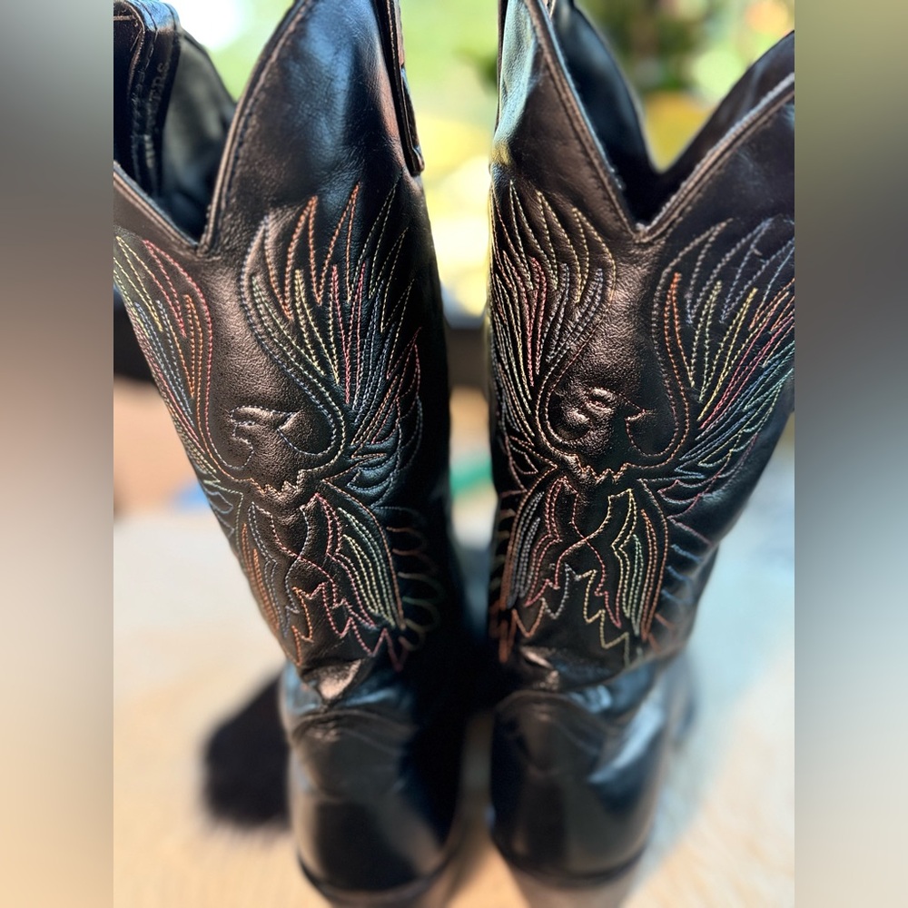 Sheplers Vintage Boots Embroidered Phoenix. In perfect condition. Gently 💖’d. - Picture 5 of 8